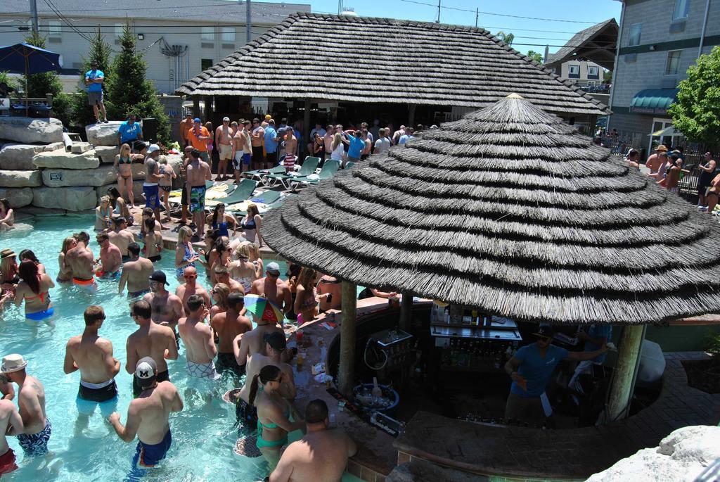 Commodore Resort Пут-ин-Бей Экстерьер фото